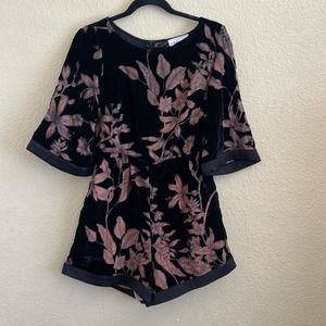 Line and Dot Women’s Size XS Black Burnout Velvet Floral Satin Trim Romper Chic
